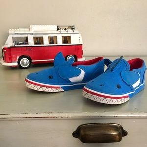 NEW!  Vans Asher Shark Shoes Velcro Sides Size 10